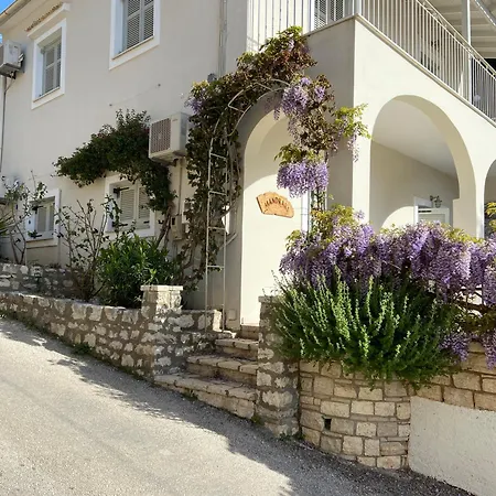 Mandraki House Upper, 100m From Kaminaki * Katavolos